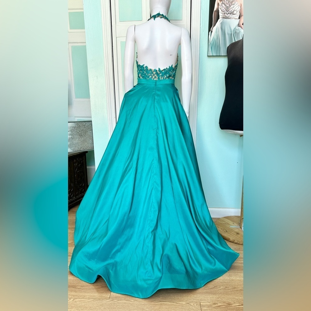 Size 2 Sherri Hill Teal Jade halter plunge ball gown Prom Dress Gala pockets - Picture 3 of 4